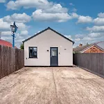 Complete Cute Apartment At Northfield Cottage
